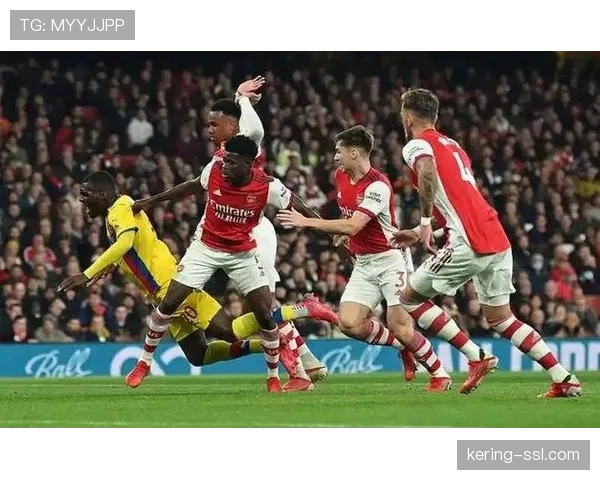 特写:曼联对阵布伦特福德关键瞬间,利马上前盯防姆贝乌莫后成功回位 特写:曼联对阵布伦特福德关键瞬间,利马上前盯防姆贝乌莫后成功回位